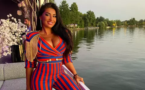 Elena Ionescu, în vacanță cu noul iubit, cântărețul Giorgos Athanasiadis: "Sunt fericită!". Primele imagini împreună