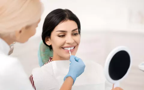 Care sunt avantajele și dezavantajele fațetelor dentare