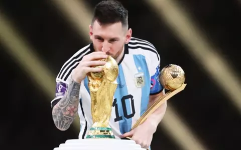 Imagini virale cu mama lui Messi, după ce Argentina a câștigat Cupa Mondială. Celia Cuccittini a sărit în brațele fotbalistului, pe stadion