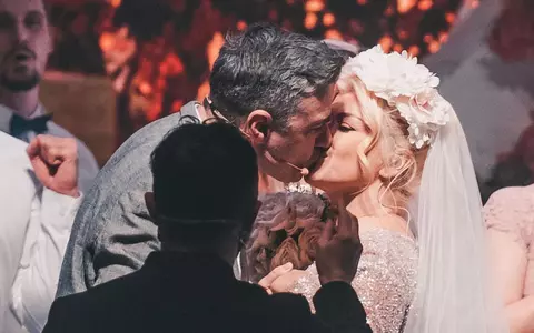 Loredana Groza și Cornel Ilie s-au sărutat pasional, pe scenă. Acum câteva săptămâni, artista l-a sărutat și pe Botezatu