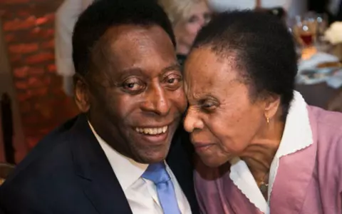 Mama lui Pelé are 100 de ani. Celeste Arantes nu va participa la funeraliile fiului său