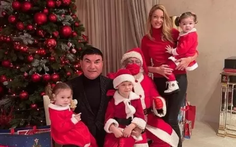 Valentina Pelinel și Cristi Borcea petrec Crăciunul cu toți cei 9 copii ai lui: "Au venit și copiii din America"