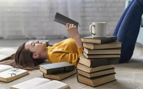 Ce mai citim în această perioadă? Iată 2 recomandări de la BOOKZONE