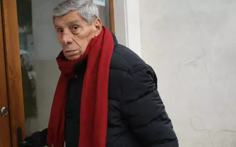 Mitică Popescu îndură frigul în casă, la 86 de ani, din cauza unor probleme cu furnizarea de gaze: ”Mai pun pe mine o vestuță, o geacă”
