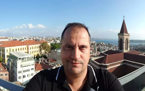 „Nu cred povestea asta cu muncă, muncă, niciodată pauză”. Șerban Huidu pleacă în vacanță câte 3 luni pe an. Ce spune despre colegii din  mass-media