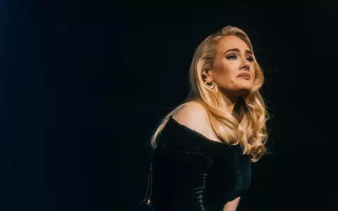 Adele este grav bolnavă și are dureri crunte. Motivul e incredibil: "Când aveam 15 ani, din cauza unui strănut..."