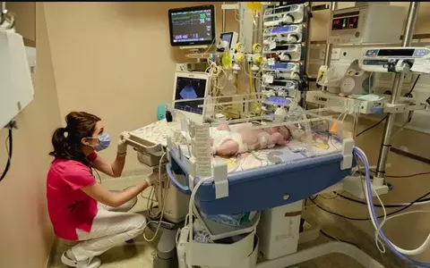 „Grijă pentru nou-născuți”, campanie umanitară a Fundației Ringier - locul unde medicii salvează viețile bebelușilor și pregătesc specialiști care luptă alături de micuți
