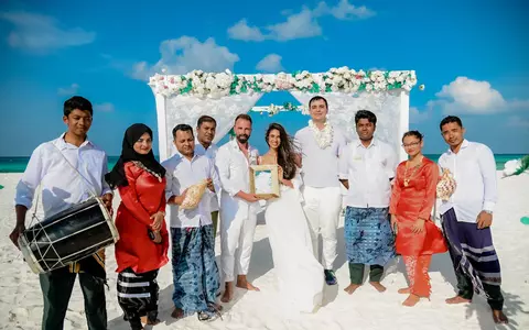 Marius Morra s-a căsătorit în Maldive, pe plajă: "Ne-a plăcut foarte tare ideea". Imagini de la nuntă