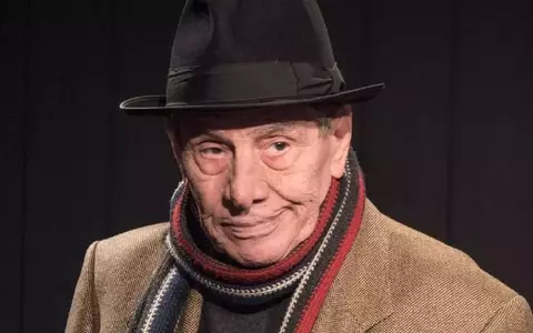 Priveghiul lui Mitică Popescu. Imagini dureroase de la Teatrul Mic, acolo unde cei care l-au iubit pot veni să-și ia adio