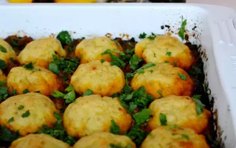 Rețetă de garnitură de găluște de cartofi în sos picant. Un preparat delicios!