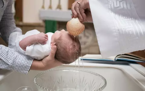 5 sarcini pe care nașii de botez trebuie să le îndeplinească
