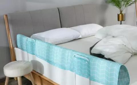 E suficientă o apărătoare pentru pat pentru ca bebe să fie în siguranță? Decizia ideală pentru copil