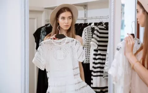 Top 3 cele mai comune greșeli vestimentare făcute de femei. Află cum să le eviți