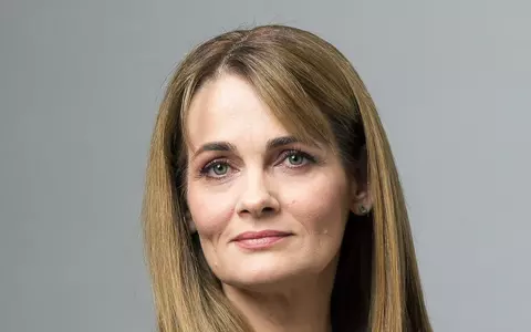 De ce a albit Elvira Deatcu de la 18 ani și ce spune despre operațiile estetice: „Am și plâns foarte mult, am pierdut nopți, e firesc să am riduri” / EXCLUSIV