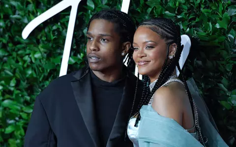 Rihanna, apariție de senzație, alături de A$AP Rocky și copilul lor, pe coperta Bristish Vogue. Artista este însărcinată a doua oară