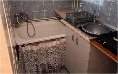 O garsonieră din Cluj, cu cada în bucătărie, lângă aragaz, este scoasă spre închiriere la un preț uriaș: „Vreau să cred că e o glumă”