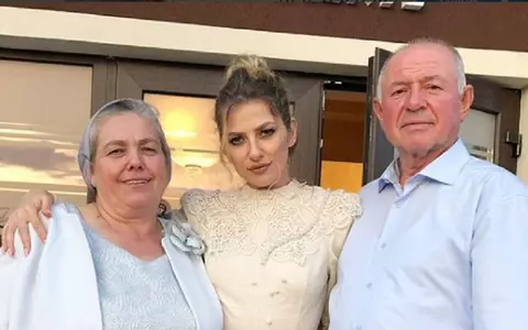 Cum arată Beniamin și Elisei, frații Lidiei Buble care sunt născuți în aceeași zi. Artista provine dintr-o familie cu 11 copii