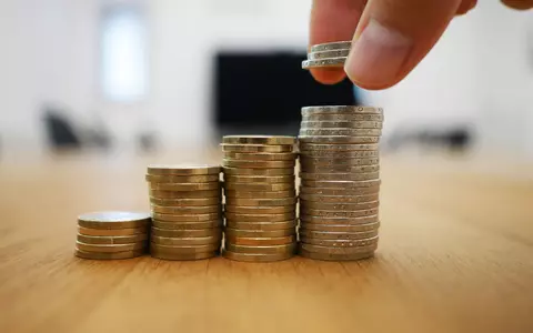 Pensionarii care primesc mai mulți bani la pensie începând cu 1 martie 2023