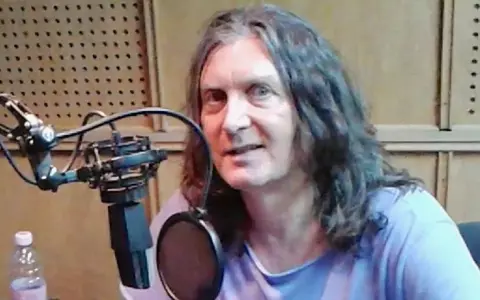 De ce s-a retras Laurențiu Cazan din lumina reflectoarelor. Artistul s-a mutat în Buzău: „Uite în ce societate trăim... Stai și te crucești!” / EXCLUSIV