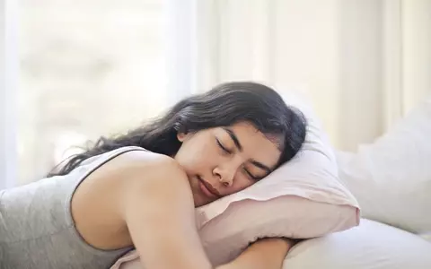 Cât de importante sunt saltelele și pernele pentru durerile de spate