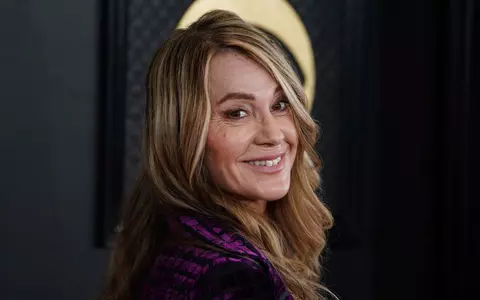 Cum s-a îmbrăcat Nadia Comăneci la Grammy 2023 și cine a însoțit-o. A atras toate privirile pe covorul roșu!