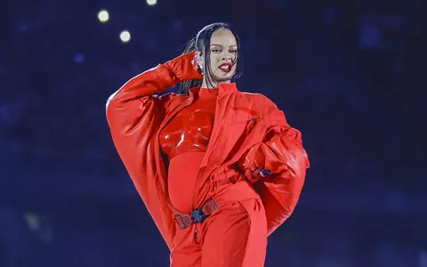 Rihanna este însărcinată a doua oară. Și-a arătat burtica de gravidă în timpul show-ului din finala Super Bowl 2023