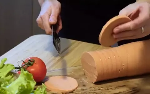 Rețeta de parizer de casă. Cum se prepară parizerul sănătos din carne de pui