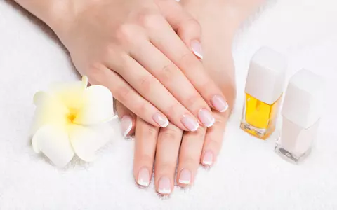 Obține o manichiură cu finiș perfect folosind produsele potrivite