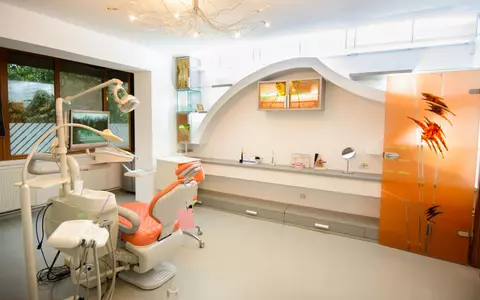 Cele mai importante lucruri pe care trebuie să le știi înainte de a opta pentru un implant dentar