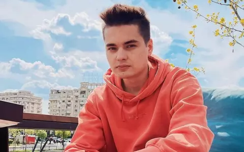 Cine sunt părinții lui Selly. Între cei doi există un grad de rudenie