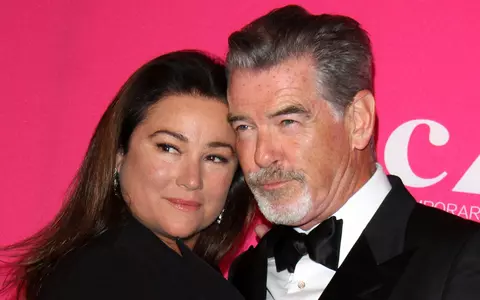 Pierce Brosnan sare în apărarea soției, după ce a fost criticată din cauza kilogramelor în plus: "Iubesc enorm fiecare formă a corpului ei"