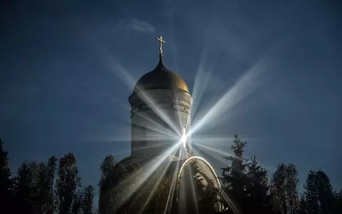 Ce semnifică trecerea pe sub masă la Biserică, în Vinerea Mare