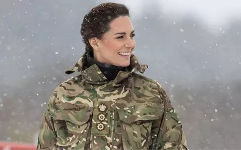 Kate Middleton, îmbrăcată în uniformă militară de Ziua Forțelor Armate. Imagini inedite cu ea, pe câmpul de luptă