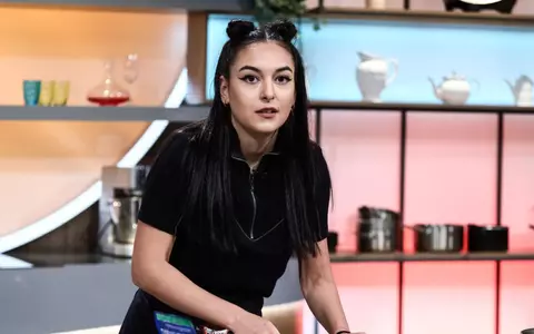 Cine este Maria Barbu de la Chefi la cuțite. Povestea ei de viață a făcut-o să plângă pe Gina Pistol: „O lună am stat în spital cu el”