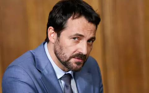 Primele imagini cu Andrei Aradits după ce a anunțat că a divorțat. Cu cine a urcat pe scenă: "Nu știu cine a hotărât că prezența noastră este neapărat valoroasă"/ EXCLUSIV