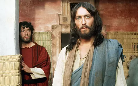 Actorul Robert Powell a suferit un accident pe platourile de filmare ale peliculei "Iisus din Nazareth": "Aproape am murit"