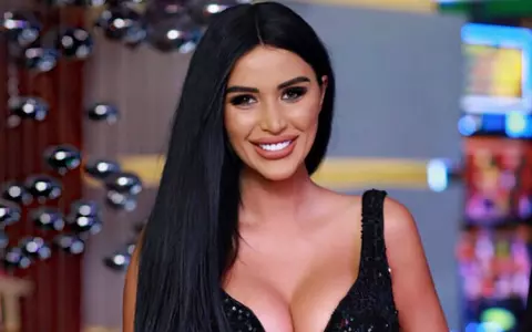 Cum arată Daniela Crudu însărcinată în 8 luni. Fosta asistentă TV nu a renunțat la aparițiile incendiare