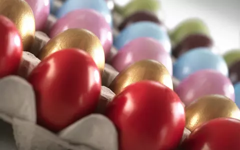 Trei rețete cu ouăle fierte rămase de la Paște: cartofi franțuzești, chiftele la cuptor și ruladă cu spanac