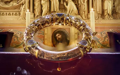 Povestea Coroanei de Spini a lui Iisus Hristos. Din ce a fost făcută Cununa Mântuitorului