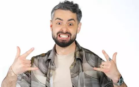 Cine este Radu Bucălae de la Power Couple. Comediantul are 35 de ani, e însurat și este finul lui Cătălin Bordea