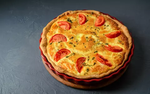 Rețetă de plăcintă cu brânză și roșii