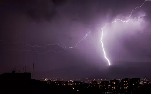 Care este diferența dintre tunet și trăsnet