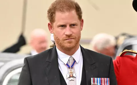 Gestul făcut de Prințul Harry la încoronarea tatălui său, Regele Charles. Cu cine a vorbit în biserică
