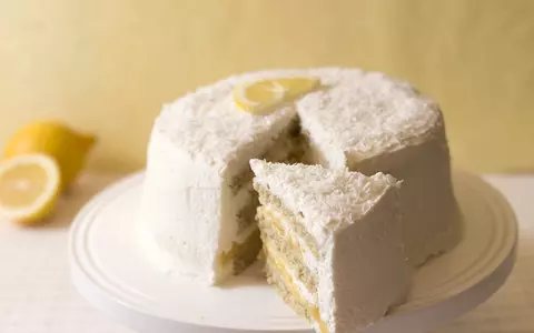 Rețetă tort raffaello cu cocos și ciocolată albă. Un desert delicios