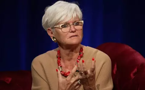 Monica Tatoiu a făcut scandal în aeroport, după ce a rămas blocată cu orele: "Ne-au ținut ca pe niște curci bete..."