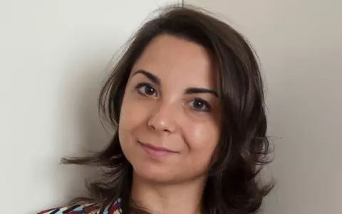 Elena Rebeca Carini, o româncă adoptată în Italia, a făcut un film inspirat din viața ei: "Mă numesc copil unic cu cinci frați"