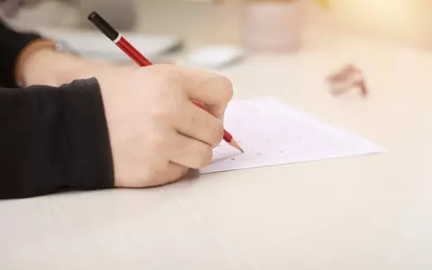 Subiectele la Limba Română pentru Evaluarea Naţională 2023. Absolvenţii clasei a VIII-a au susţinut astăzi primul examen