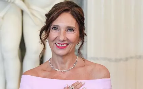 Cum s-a îmbrăcat Carmen Iohannis la un dineu oficial, în Germania. Prima Doamnă și-a schimbat stilistul, iar ținuta sa a atras toate privirile: ”Toată lumea a lăudat-o și…”