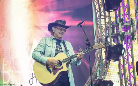 Ducu Bertzi a dezvăluit povestea piesei "M-am îndrăgostit numai de ea": "Mă urmărea de foarte mulți ani"