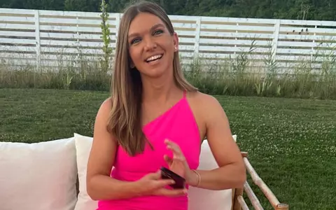 Simona Halep, super sexy într-o rochie roz, în stilul Barbie, la nunta unei prietene. Cât a costat toată ținuta